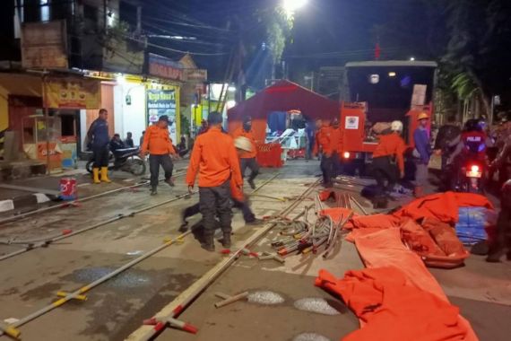 Khawatir Ada Gempa Susulan, Pasien RSUD Sumedang Dievakuasi ke Tenda Darurat - JPNN.COM