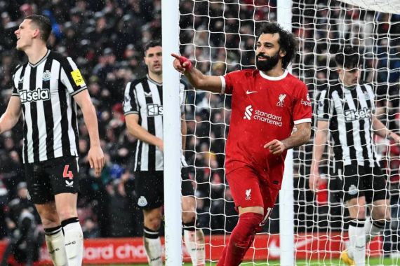 Liverpool Vs Newcastle 4-2: Salah Ganti Sepatu, Klopp Kehilangan Cincin Pernikahan - JPNN.COM