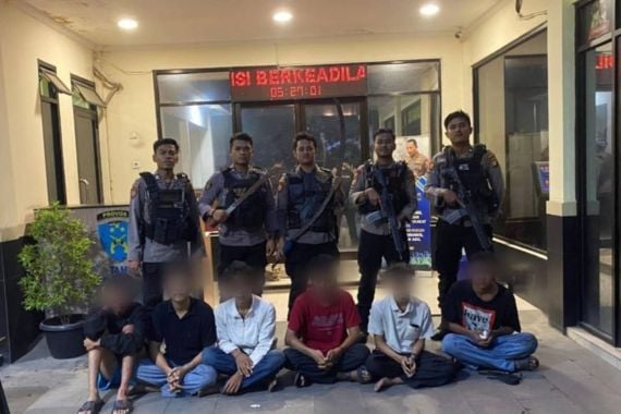 Anak Buah AKBP Hari Tangkap 6 Remaja Bersenjata Tajam yang Akan Tawuran - JPNN.COM