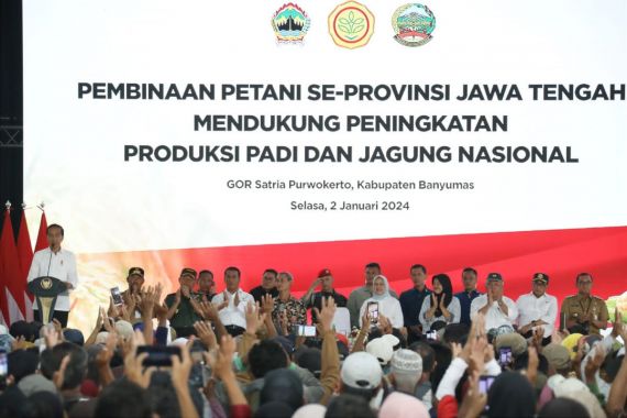 Jokowi Janji Tambah Anggaran Pupuk Bersubsidi jadi Rp 14 Triliun - JPNN.COM