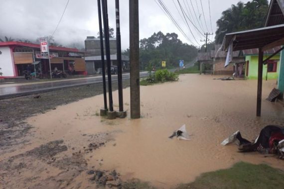 Banjir Merendam 70 Rumah di Agam Sumbar - JPNN.COM