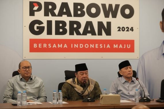 Pimpinan Ponpes Buntet Cirebon KH Adib Rofiuddin Izza Deklarasi Dukung Prabowo-Gibran - JPNN.COM