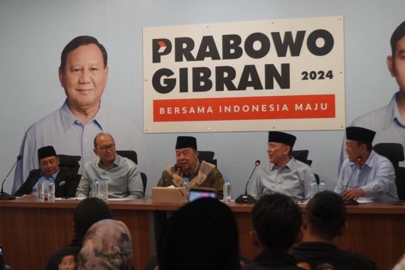 Pimpinan Ponpes Buntet Dukung Prabowo-Gibran, Iwan Bule: Insyaallah Jabar Menang Telak - JPNN.COM