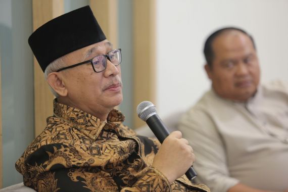 KH Chriswanto Santoso Ingatkan 2024 Tahun Menahan Diri dan Berhati-hati - JPNN.COM