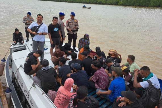 Pengiriman 22 TKI Ilegal Digagalkan Polres Rohil, 11 di Antaranya Warga Rohingya - JPNN.COM