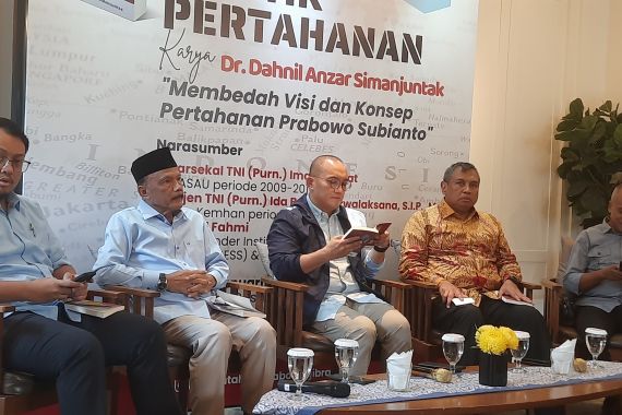 Jubir Menhan Luncurkan Buku Politik Pertahanan, Berisi Visi Misi Prabowo - JPNN.COM