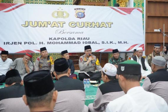 Irjen Iqbal Bangun sebelum Subuh, Bergegas ke Masjid di Luar Kota demi Keluhan Warga - JPNN.COM