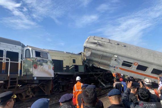 Ada Tabrakan Kereta Api di Bandung, Kemenhub Kirim Tim ke Lokasi - JPNN.COM