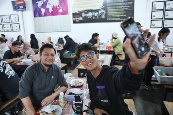 Alam Ganjar Ajak Putra Sulung Mahfud MD Makan Bareng di Yogyakarta - JPNN.COM