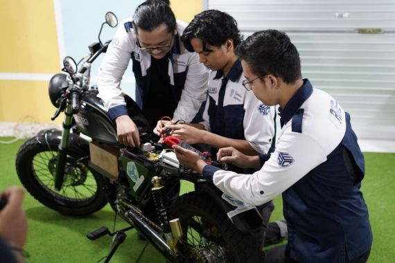 Mahasiswa UGM Mengembangkan Motor Listrik yang Memiliki TKDN 57,42 % - JPNN.COM