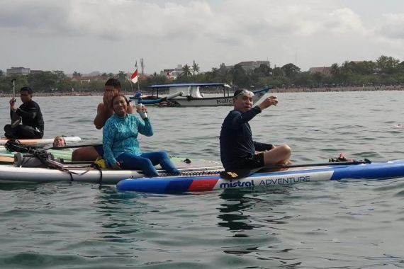 Mesranya Susi Pudjiastuti dan Iwan Bule, Sempat Ngopi dan Main di Tengah Laut Pangandaran - JPNN.COM