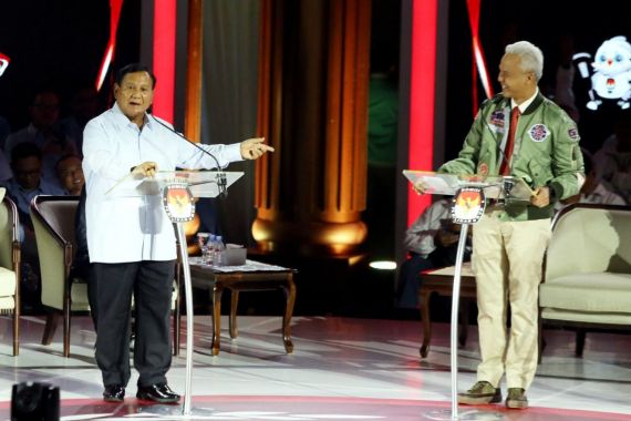 Debat Ketiga Capres, Prabowo: Saya, kok, Banyak Setuju dengan Pak Ganjar - JPNN.COM