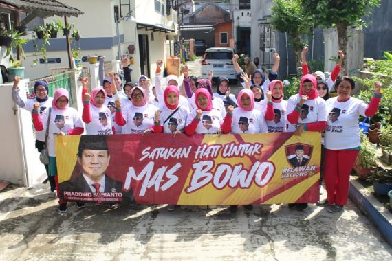 Relawan Mas Bowo Gelar Senam Sehat dan Pembagian Sembako di Kabupaten Bogor - JPNN.COM
