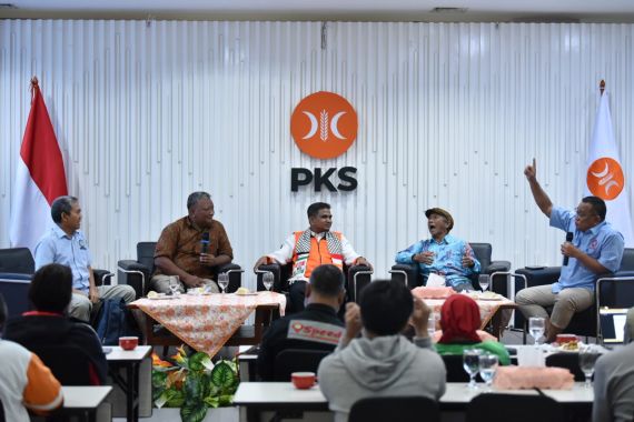 PKS dan Serikat Buruh Sepakat Jokowi Layak Dapat Rapor Merah - JPNN.COM