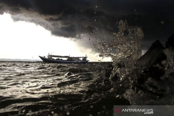 BMKG Keluarkan Peringatan Gelombang Tinggi di 26 Perairan Indonesia, Waspada! - JPNN.COM