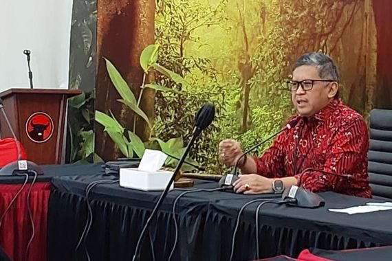 Jokowi Anggap Debat Ketiga Tidak Edukatif, Hasto Bicara Kesimpulan Media - JPNN.COM