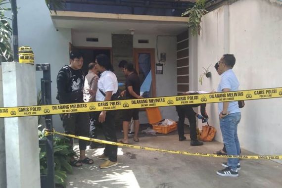 Kasus Sekeluarga Bunuh Diri di Malang, Polisi Beber Hasil Labfor, Singgung Sampel Darah di Gelas - JPNN.COM