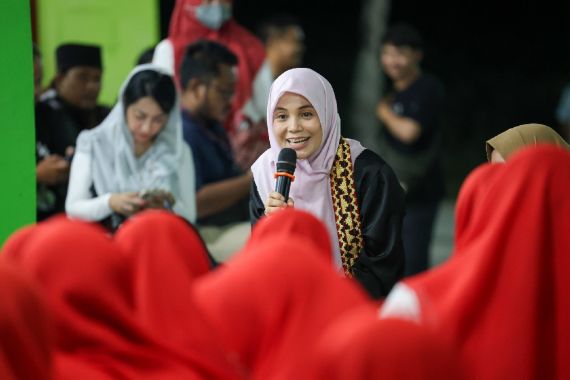 Siti Atikoh Ganjar Menginap di Ponpes Miftahul Huda Dua Ribu Tulang Bawang - JPNN.COM