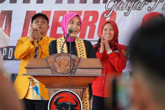 Berpantun di Lampung, Atikoh Singgung Satyam Eva Jayate, Kebenaran Akan Menang - JPNN.COM