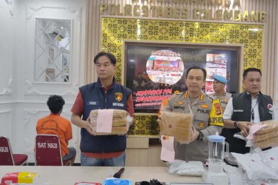 Polrestabes Palembang Memusnahkan Puluhan Ribu Butir Barang Haram - JPNN.COM