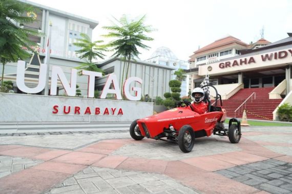 Dosen dan Mahasiswa Untag Surabaya Terus Mengembangkan Mobil Listrik Sancaka - JPNN.COM