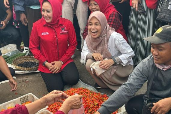 Pantau Kondisi Harga Bahan Pokok, Atikoh Ganjar Blusukan ke Pasar di Lampung - JPNN.COM