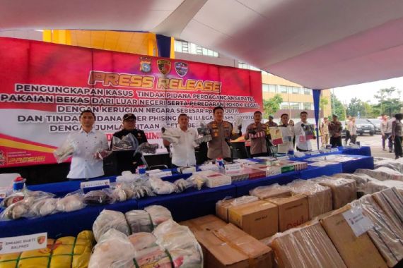 Polda Riau Gagalkan Penyelundupan Rokok & Pakaian Bekas, Jumlah Wow - JPNN.COM