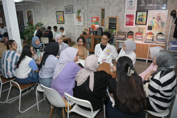 Momen Alam Ganjar Nongkrong Bareng Pengikutnya dari Instagram di Yogyakarta - JPNN.COM