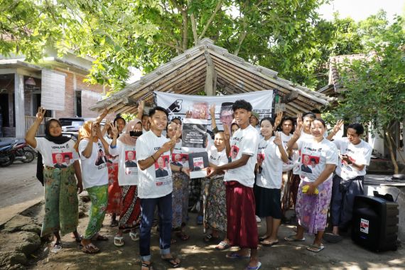 Sukarelawan Ganjar-Mahfud Bantu Warga di Lombok Tengah Peroleh Internet Cepat & Gratis - JPNN.COM