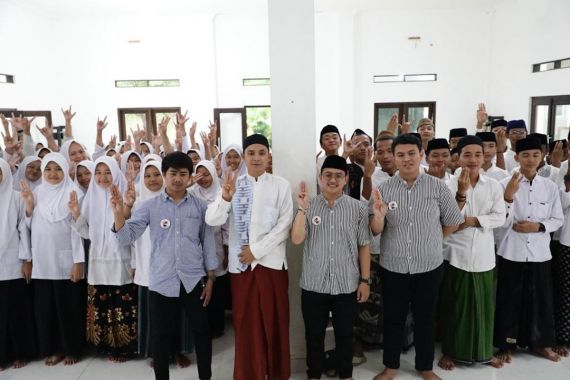 Ikuti Saran Ulama, Ratusan Santri di Bogor Doa Bersama untuk Menangkan Ganjar-Mahfud - JPNN.COM