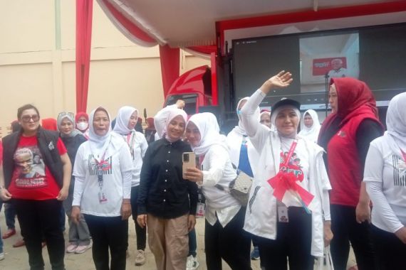 Kunjungi Kebon Gede Palembang, Atikoh Sebut Posyandu Penting Bagi Masyarakat - JPNN.COM