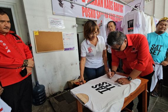 Kunjungi Posko Kaus Gratis di Yogyakarta, Hasto: Semangat Gotong Royong Muncul Pascadiintimidasi - JPNN.COM