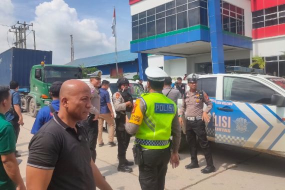 Polres Kuansing Kawal Ketat Pendistribusian Logistik Pemilu Kloter Kedua - JPNN.COM