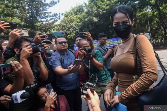 3 Berita Artis Terheboh: Siskaeee Ditangkap Polisi, Ivan Gunawan Tinggalkan Indonesia - JPNN.COM