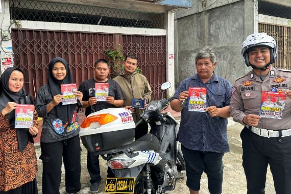 Ditlantas Polda Riau Sampaikan Pesan Pemilu Damai ke Masyarakat Lewat Tim BPKB Delivery - JPNN.COM