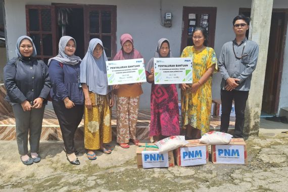 PNM Peduli Kirimkan Bantuan untuk Nasabah Mekaar Korban Longsor Banjarnegara - JPNN.COM