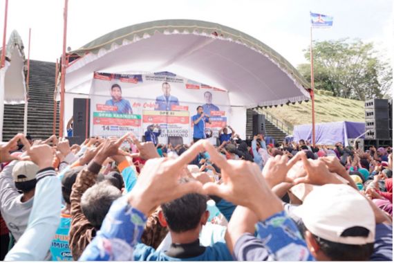 Berkampanye di Monumen Jenderal Soedirman, Ibas Ajak Warga Pacitan untuk Melangkah Lebih Maju - JPNN.COM