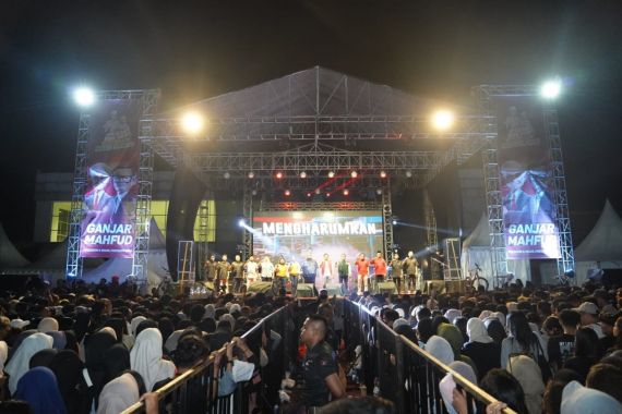 Pesta Rakyat Ganjar-Mahfud di Magelang Dibanjiri Puluhan Ribu Pendukung - JPNN.COM