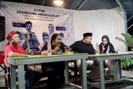 Jombang Menggugat Kupas Tuntas Buku Hitam Prabowo Subianto - JPNN.COM