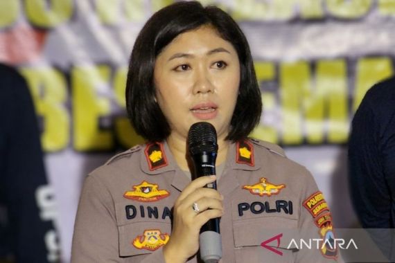 Besi Penutup Saluran Air di Semarang Hilang, Begini Penjelasan Kompol Dina - JPNN.COM