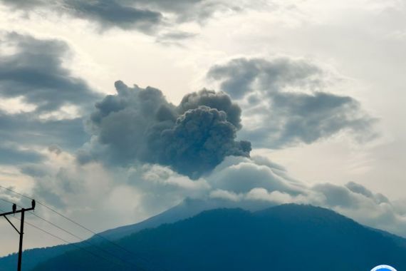 Gunung Lewotobi Laki-laki di NTT kembali Melontarkan Abu Vulkanik - JPNN.COM