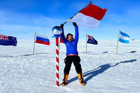 Merdeka! Putri Handayani Jadi Orang Indonesia Pertama yang Mencapai Kutub Selatan - JPNN.COM