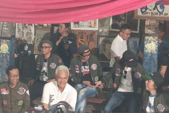 Kehangatan Slank bersama Paslon 03, Mahfud MD Girang Disuguhi Sambal Khas Bunda Iffet - JPNN.COM