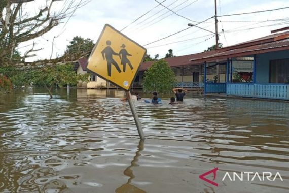 138 Desa Terdampak Banjir di Kalbar - JPNN.COM