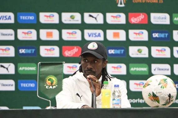 Piala Afrika 2023: Pelatih Senegal Dilarikan ke RS Setelah Timnya Tembus 16 Besar - JPNN.COM