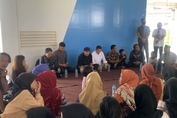 Konon Warga Kampung Bayam Ditangkap Polisi saat Berbuka Puasa - JPNN.COM