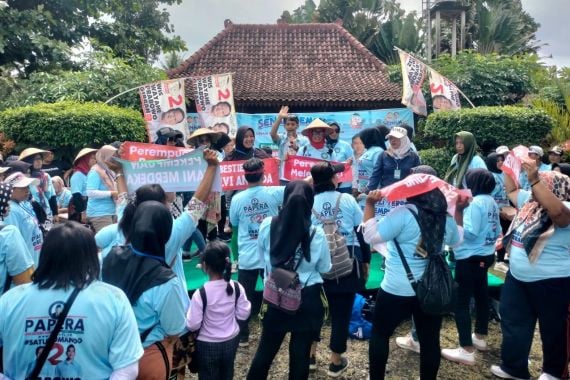 Ratusan Mak-Mak Pencinta Gemoy Magelang Joget Bareng di Rumah Opas - JPNN.COM