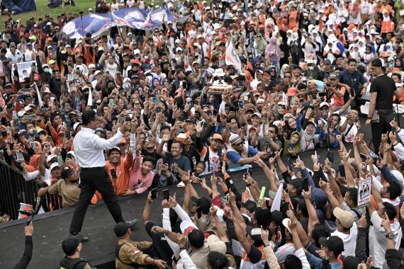 Kampanye Akbar di Cikarang, Anies Fokus Isu Lapangan Kerja - JPNN.COM