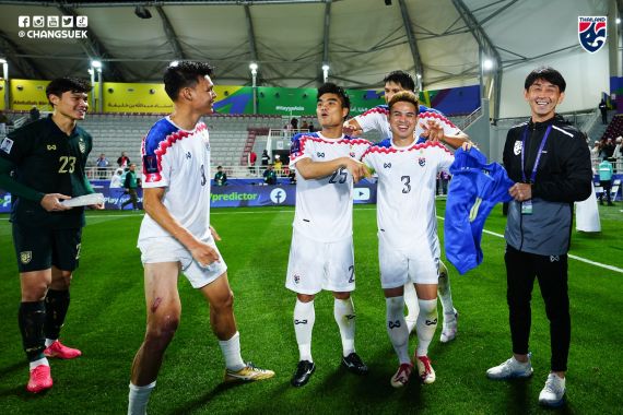Piala Asia 2023: Thailand Gagal Menang Lawan Oman, Madam Pang Tetap Guyur Bonus - JPNN.COM