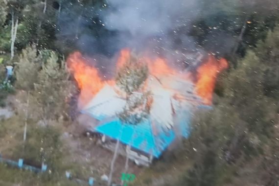 Rumah Bantuan Sosial di Intan Jaya Dibakar KKB - JPNN.COM
